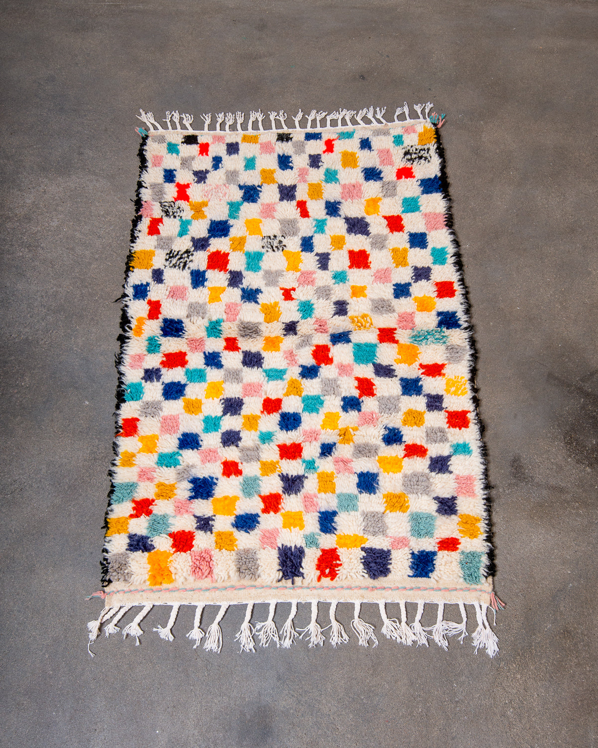 Modern designer handcrafted Berber rug from Morocco. Azilal rug with beautiful colours and patterns. Made of sheep’s wool and colourful cotton.